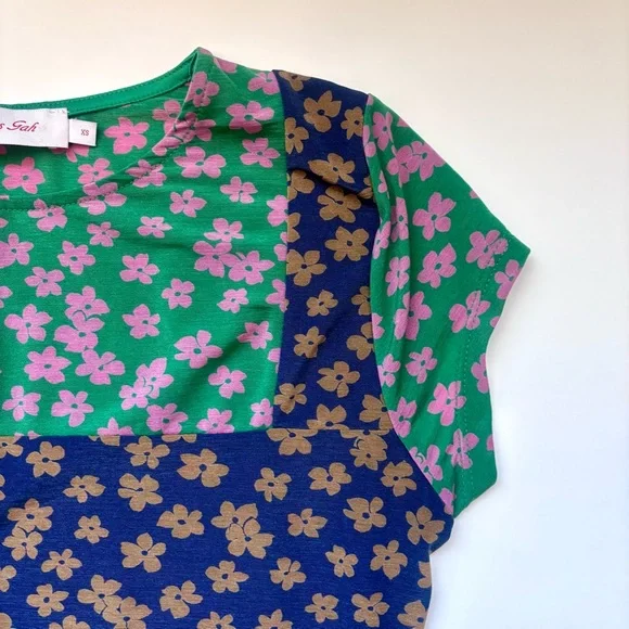 Lisa Says Gah for UO Angie Floral Colorblock Tee, Green Pink and Blue, Size XS - Picture 6 of 15